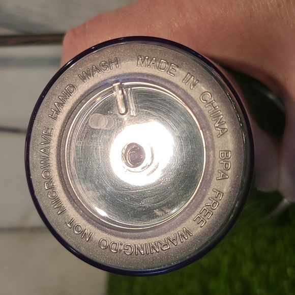 Giveaway-SILVERTONE ZIG ZAG Tumbler and lid Acrylic silvertone lid w metal straw - Picture 7 of 8